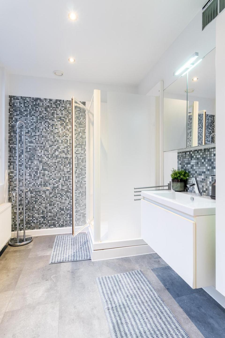 Bright, Spacious & Perfectly Located In The Heart Of * Gent