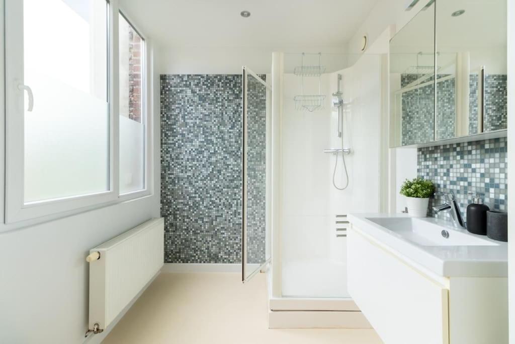 Bright, Spacious & Perfectly Located In The Heart Of Gand