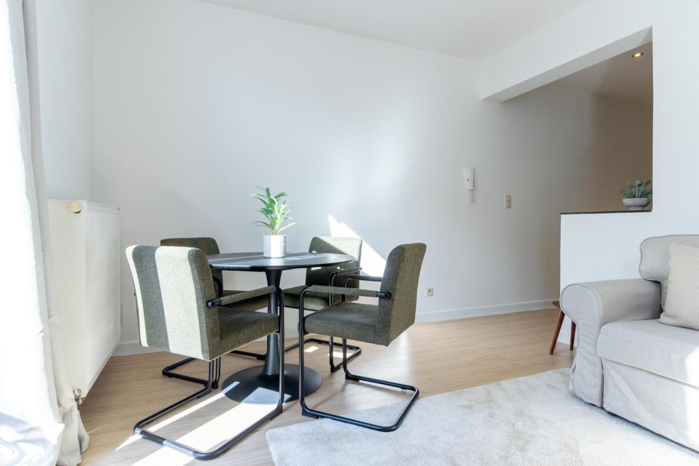 Bright, Spacious & Perfectly Located In The Heart Of Appartamento