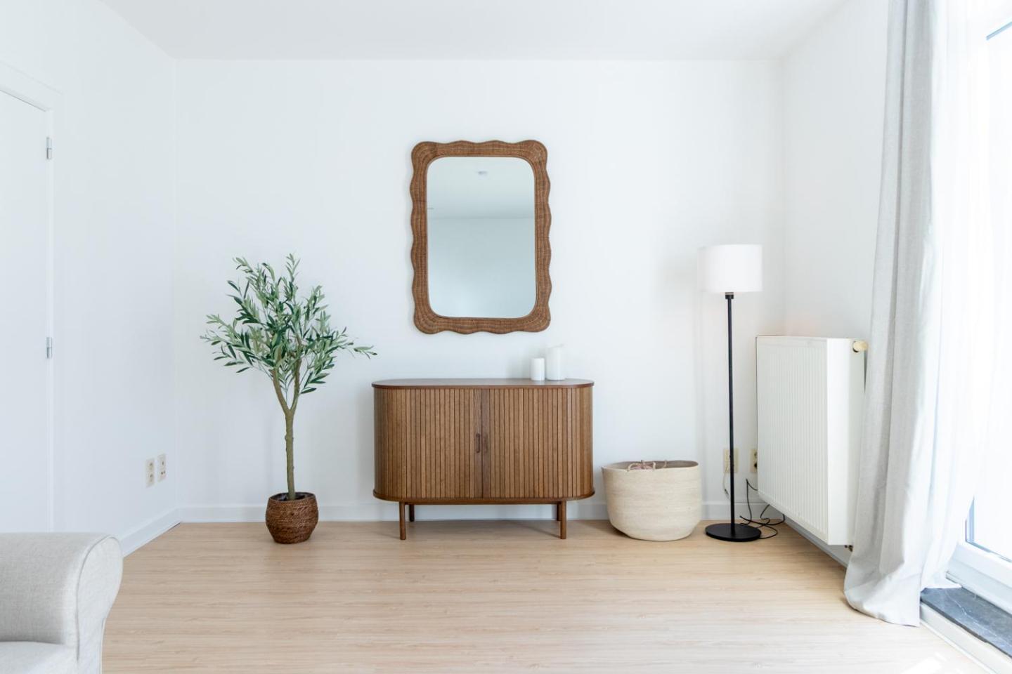 Bright, Spacious & Perfectly Located In The Heart Of * Gand
