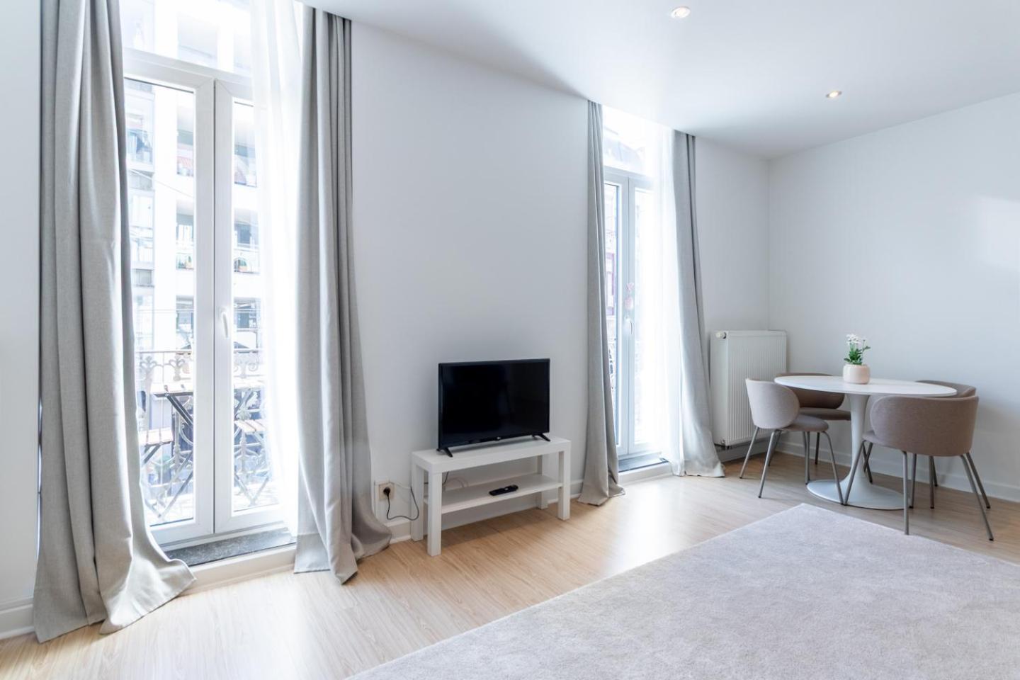 Bright, Spacious & Perfectly Located In The Heart Of Gand