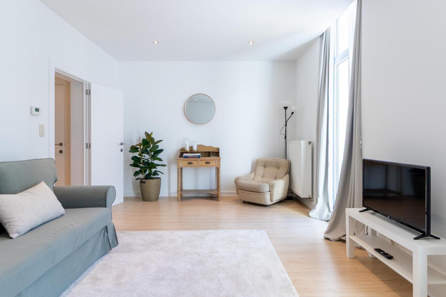 Bright, Spacious & Perfectly Located In The Heart Of Gand